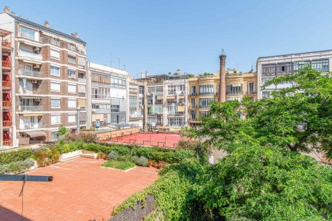 Apartment for sale in Barcelona, Spain 6 bedrooms, 179 sq.m. No. 192622 - photo 3