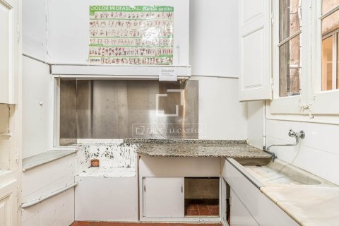 Apartment for sale in Barcelona, Spain 6 bedrooms, 179 sq.m. No. 192622 - photo 14