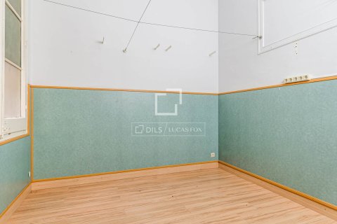 Apartment for sale in Barcelona, Spain 6 bedrooms, 179 sq.m. No. 192622 - photo 12