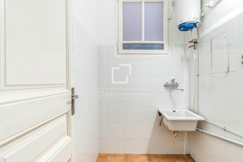 Apartment for sale in Barcelona, Spain 6 bedrooms, 179 sq.m. No. 192622 - photo 30