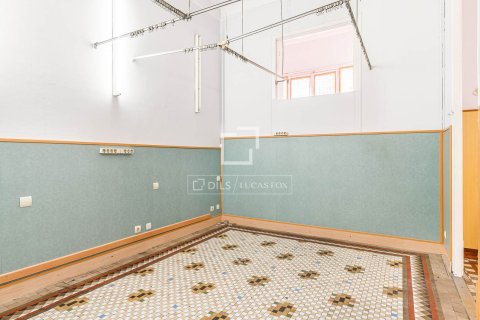 Apartment for sale in Barcelona, Spain 6 bedrooms, 179 sq.m. No. 192622 - photo 11