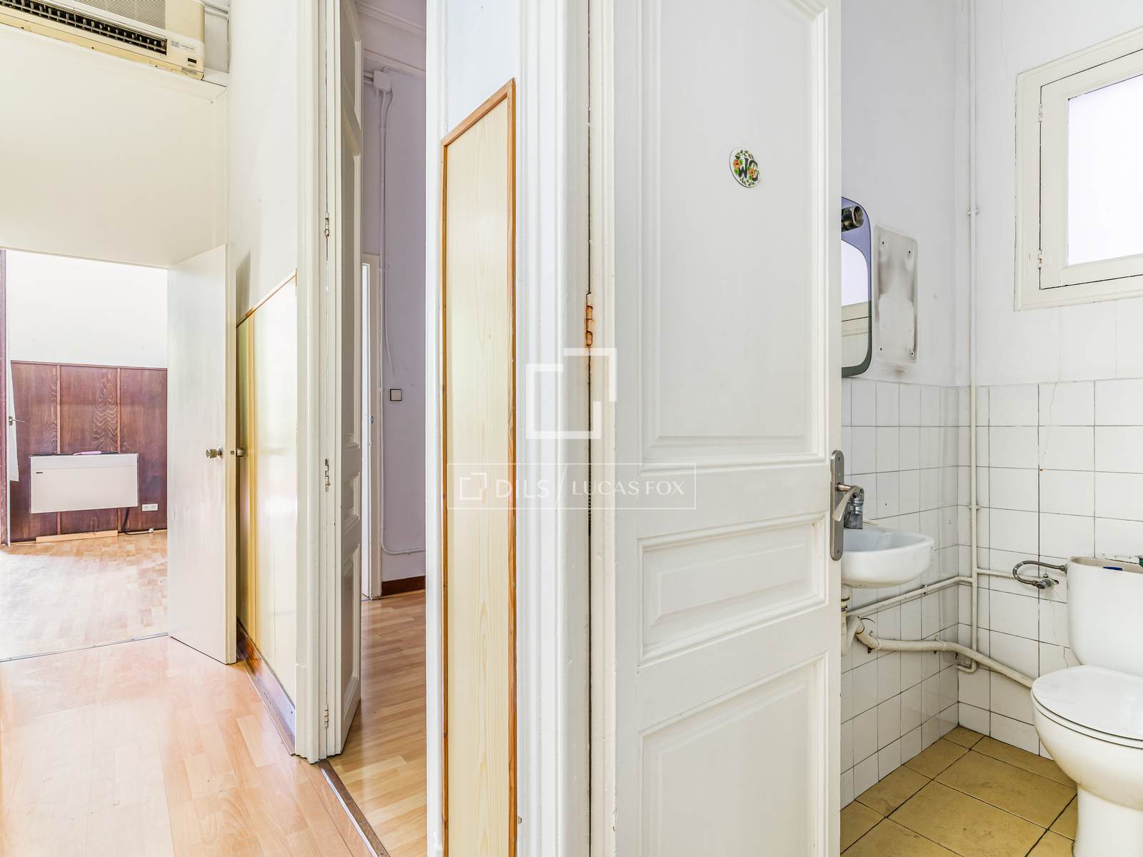 Huoneisto Barcelona, Espanja 6 makuuhuonetta, 179 m2 No. 192622