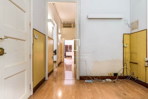 Apartment for sale in Barcelona, Spain 6 bedrooms, 179 sq.m. No. 192622 - photo 17
