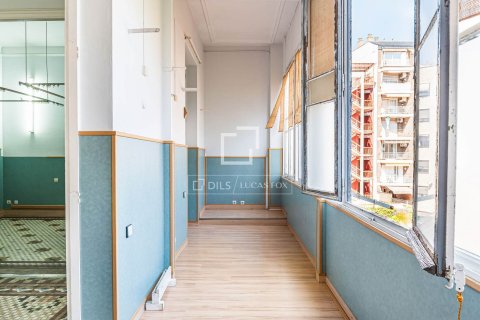 Apartment for sale in Barcelona, Spain 6 bedrooms, 179 sq.m. No. 192622 - photo 20