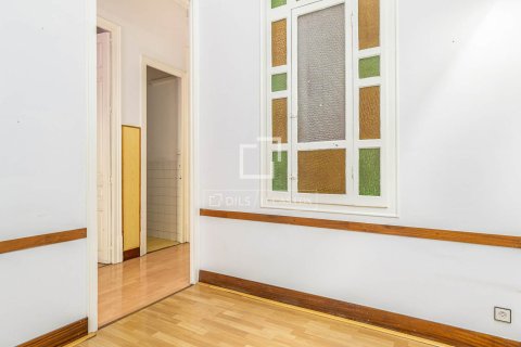 Apartment for sale in Barcelona, Spain 6 bedrooms, 179 sq.m. No. 192622 - photo 28