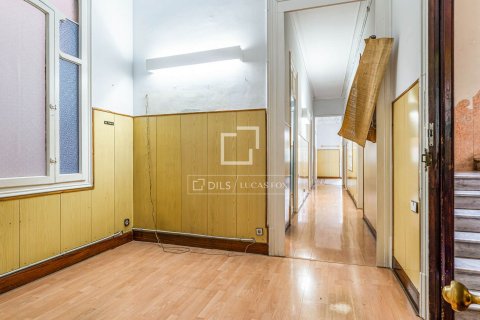 Apartment for sale in Barcelona, Spain 6 bedrooms, 179 sq.m. No. 192622 - photo 18