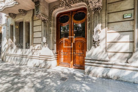 Apartment for sale in Barcelona, Spain 6 bedrooms, 179 sq.m. No. 192622 - photo 16