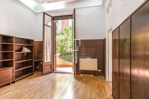 Apartment for sale in Barcelona, Spain 6 bedrooms, 179 sq.m. No. 192622 - photo 6
