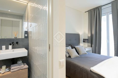 Apartment for sale in Barcelona, Spain 3 bedrooms, 90 sq.m. No. 192617 - photo 20