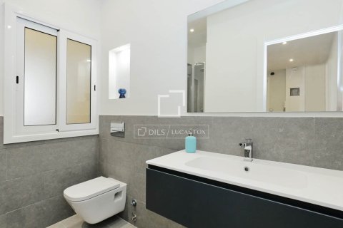 Apartment for sale in Barcelona, Spain 3 bedrooms, 130 sq.m. No. 192620 - photo 20
