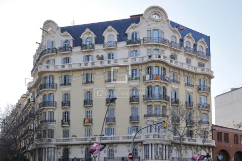 Apartment for sale in Barcelona, Spain 3 bedrooms, 130 sq.m. No. 192620 - photo 22