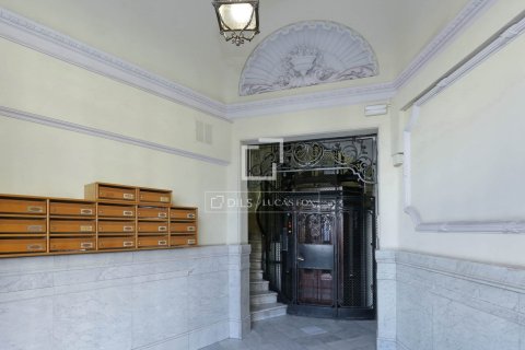 Apartment for sale in Barcelona, Spain 3 bedrooms, 130 sq.m. No. 192620 - photo 24