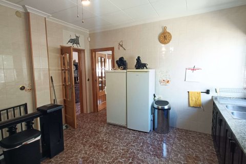 Villa à vendre à Barrio De La Estacion De Crevillente, Alicante, Espagne, 6 chambres, 312 m2 No. 189681 - photo 11