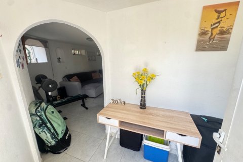 Villa for sale in Alicante, Spain 4 bedrooms, 120 sq.m. No. 145373 - photo 16