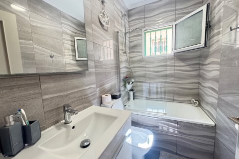 Villa for sale in Alicante, Spain 4 bedrooms, 120 sq.m. No. 145373 - photo 11