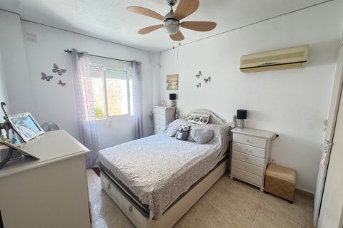 Villa for sale in Alicante, Spain 4 bedrooms, 120 sq.m. No. 145373 - photo 12