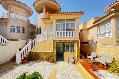 Villa for sale in Alicante, Spain 4 bedrooms, 120 sq.m. No. 145373 - photo 1