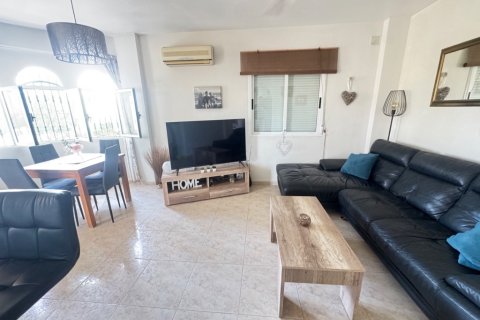 Villa for sale in Alicante, Spain 4 bedrooms, 120 sq.m. No. 145373 - photo 2