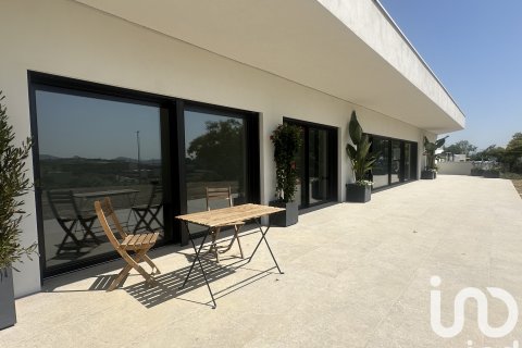 Casa a Sant Esteve Sesrovires, Barcelona, Spagna 4 camere da letto, 237.34 mq. N° 153286