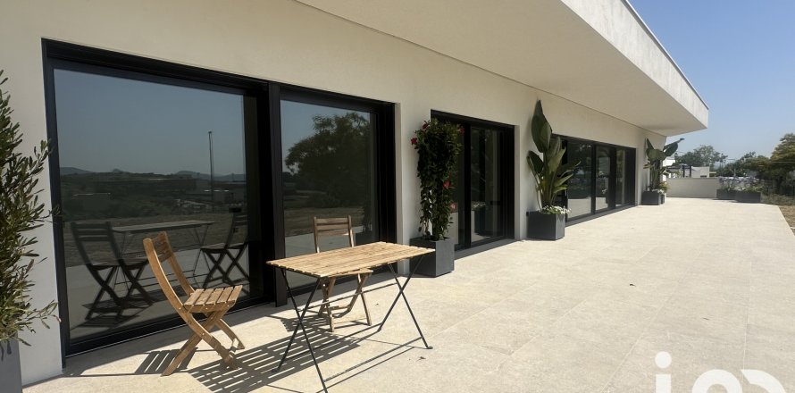 Māja Sant Esteve Sesrovires, Barcelona, Spānijā 4 istabas, 237.34 m2 Nr. 153286