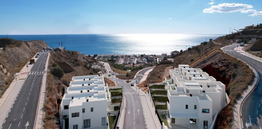 Villetta a schiera a Rincon de la Victoria, Malaga, Spagna 4 camere da letto, 267 mq. N° 169248