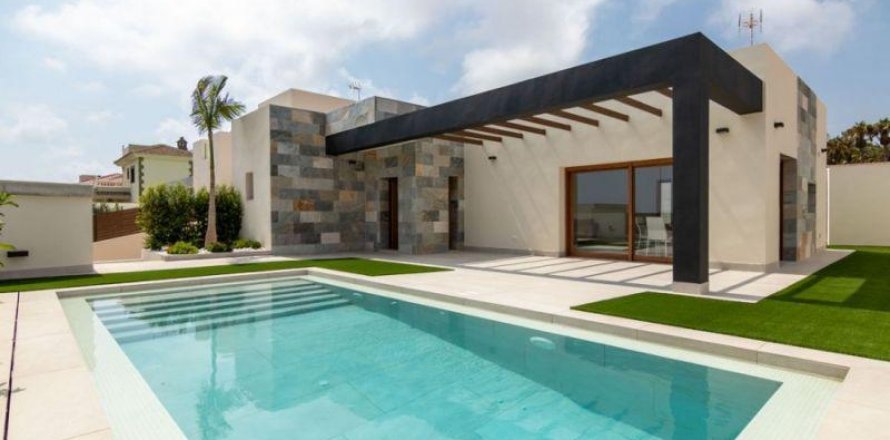 Villa en Torrevieja, Alicante, España 3 dormitorios, 295 m2 No. 171640