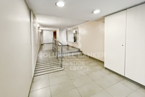 Продажа квартиры в Барселона, Испания 3 спальни, 90м2 №178678 - фото 26