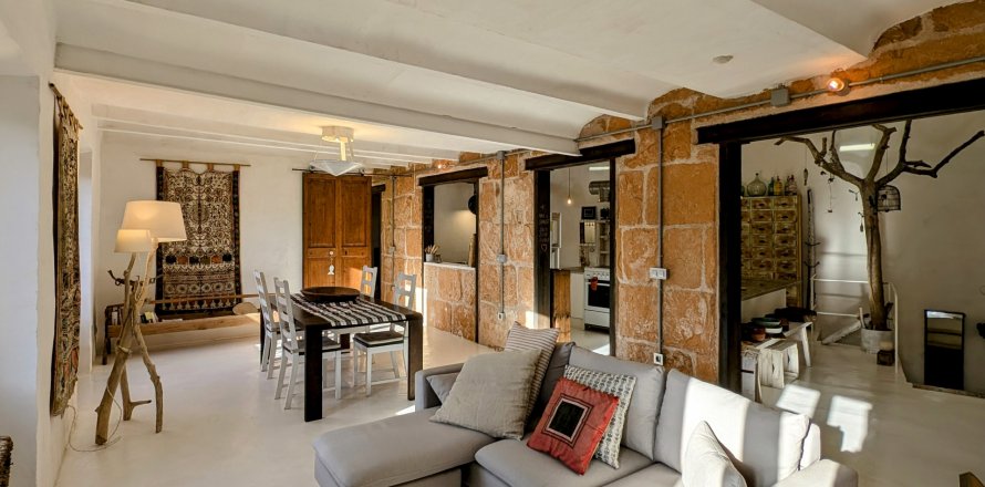 Townhouse Els Llombards, Mallorca, Spain 3 bedrooms, 230 sq.m. No. 111787