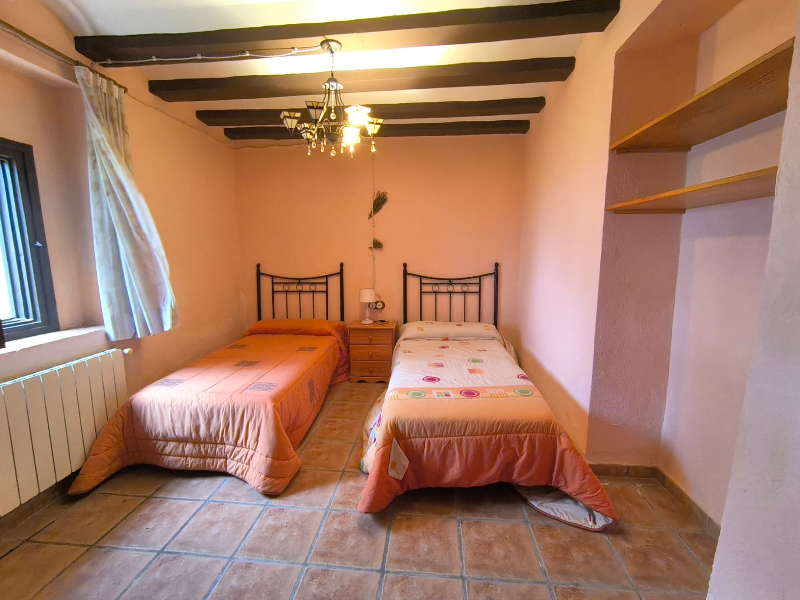 Proprietà commerciale a Banyeres de Mariola, Alicante, Spagna 22 camere da letto, 1700 mq. N° 160952