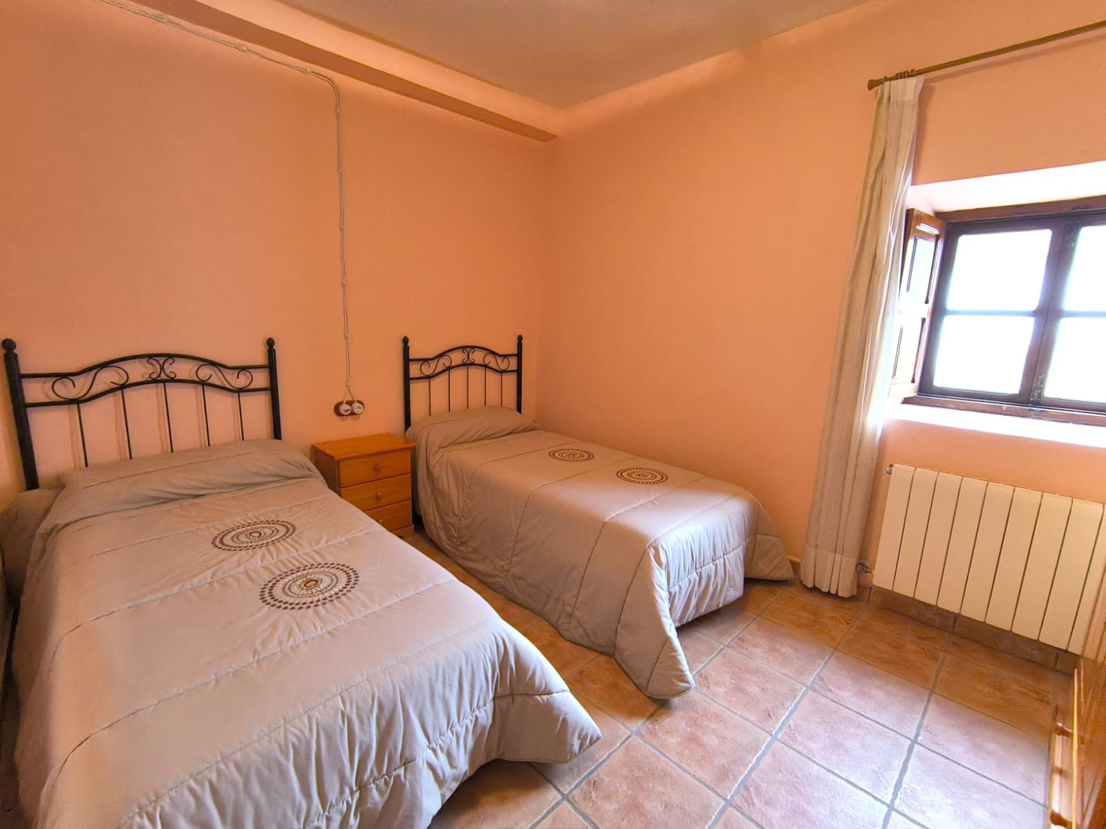 Proprietà commerciale a Banyeres de Mariola, Alicante, Spagna 22 camere da letto, 1700 mq. N° 160952