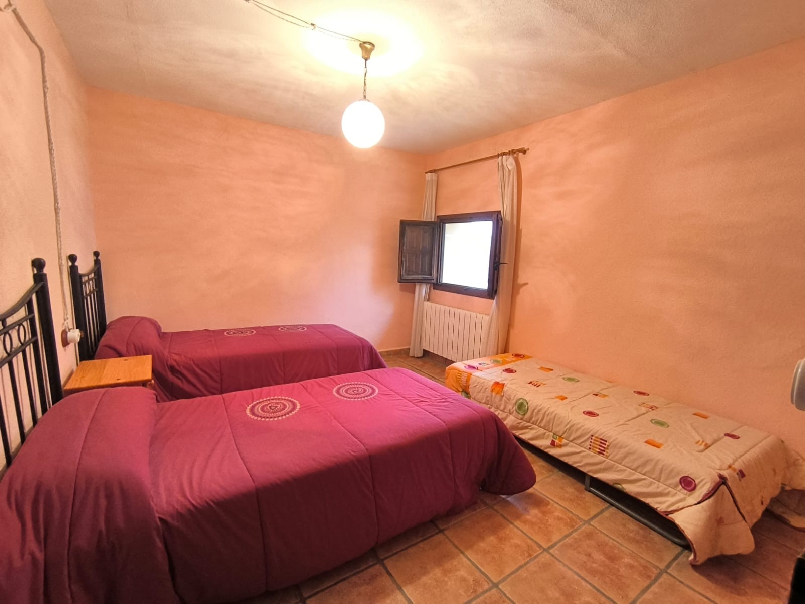 Proprietà commerciale a Banyeres de Mariola, Alicante, Spagna 22 camere da letto, 1700 mq. N° 160952