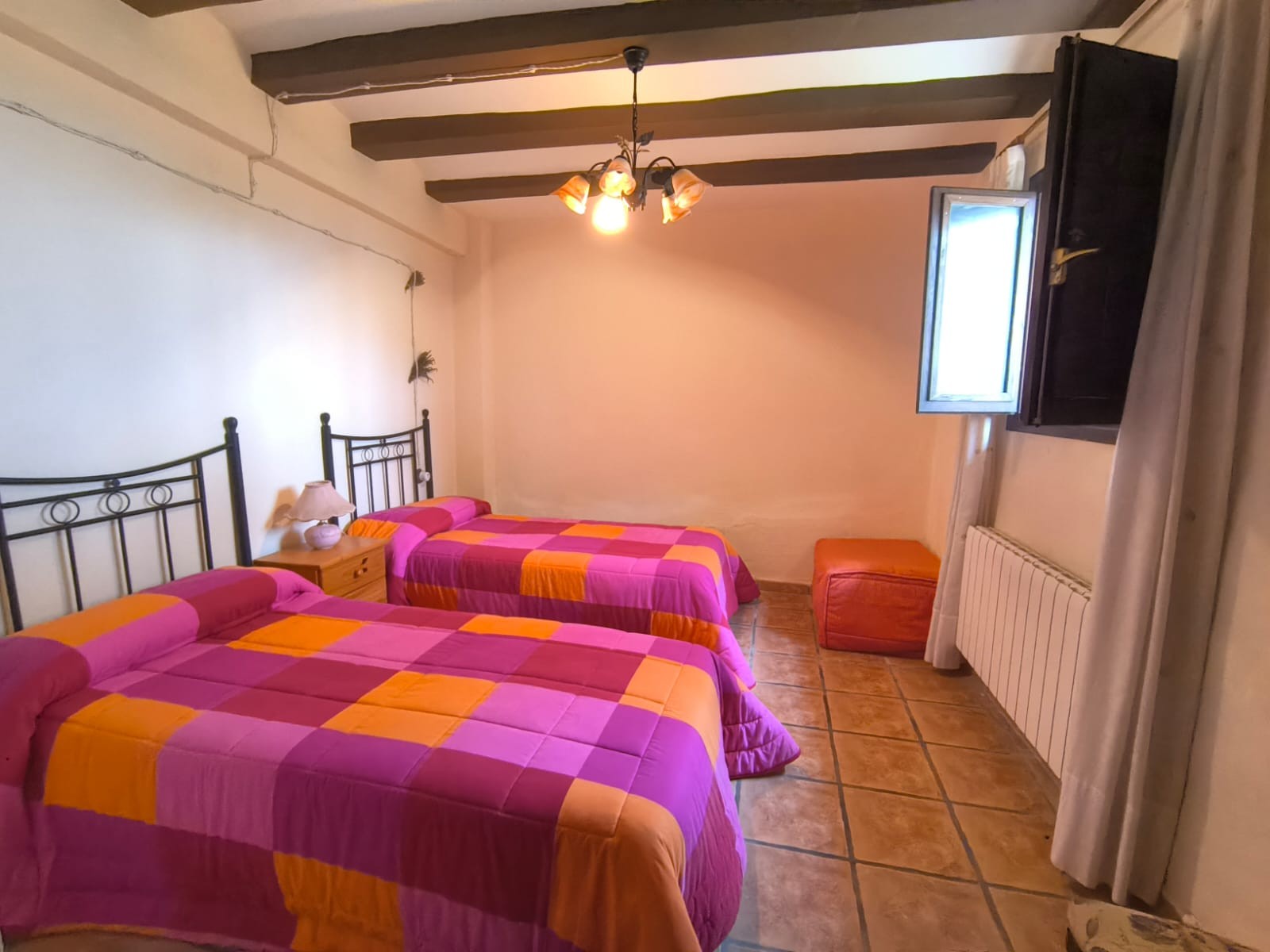 Proprietà commerciale a Banyeres de Mariola, Alicante, Spagna 22 camere da letto, 1700 mq. N° 160952