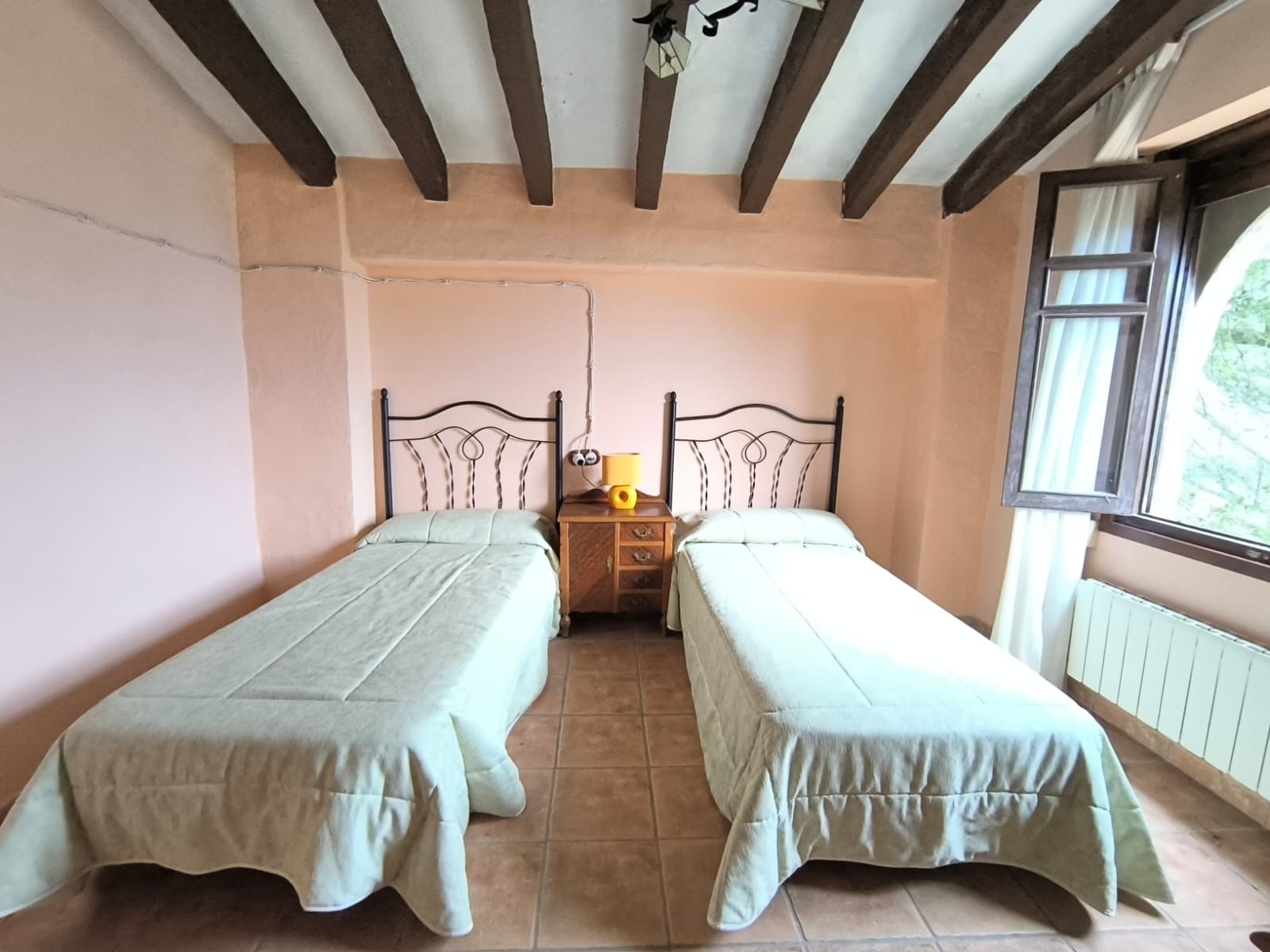 Proprietà commerciale a Banyeres de Mariola, Alicante, Spagna 22 camere da letto, 1700 mq. N° 160952