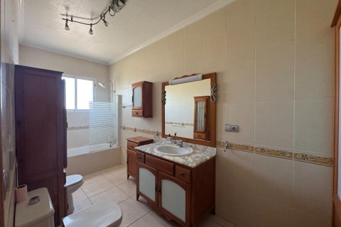 Finca myytävänä Dolores, Alicante, Espanja, 5 makuuhuonetta, 277 m2 No. 195981 - kuva 17