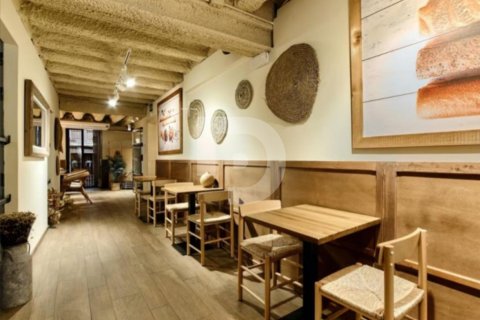 Cafe / restaurant for sale in Ciutat Vella, Barcelona, Spain 154 sq.m. No. 154853 - photo 2