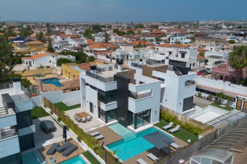 Willa w Torrevieja, Alicante, Hiszpania 3 sypialnie, 126 mkw. nr 195265 – zdjęcie 3