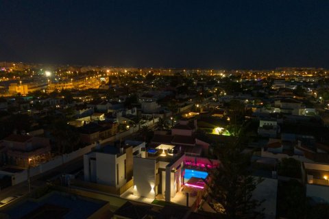 Willa w Torrevieja, Alicante, Hiszpania 3 sypialnie, 126 mkw. nr 195265 – zdjęcie 23