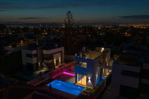 Willa w Torrevieja, Alicante, Hiszpania 3 sypialnie, 126 mkw. nr 195265 – zdjęcie 24
