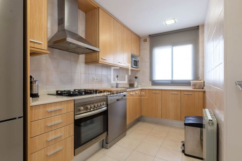 Dzīvoklis pārdošanā Sant Just Desvern, Barcelona, Spānijā 3 istabas, 96 m2 Nr. 168958 - attēls 13