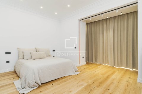 Apartament w Barcelona, Hiszpania 3 sypialnie, 150 mkw. nr 168956 – zdjęcie 30