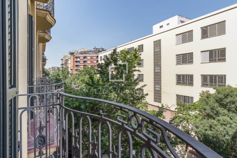 Lägenhet till salu i Barcelona, Spanien 3 sovrum, 151 kvm. Nr. 168956 - foto 6