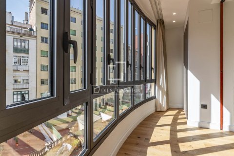 Dzīvoklis pārdošanā Barcelona, Spānijā 3 istabas, 150 m2 Nr. 168956 - attēls 2