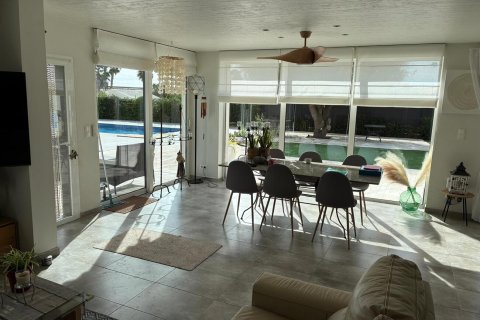 Villa for sale Barrio De La Estacion De Crevillente, Alicante, Spain 5 bedrooms, 180 sq.m. No. 139969 - photo 8