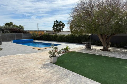 Villa for sale Barrio De La Estacion De Crevillente, Alicante, Spain 5 bedrooms, 180 sq.m. No. 139969 - photo 10