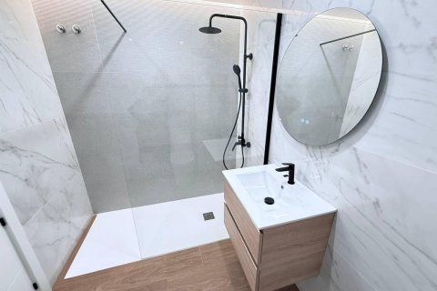 Casa adosada en venta Torrevieja, Alicante, España 2 dormitorios, 75 m2 No. 139974 - foto 1