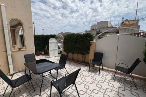 Radhus till salu Torrevieja, Alicante, Spanien 3 sovrum, 85 kvm. Nr. 139970 - foto 19