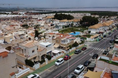 Radhus till salu Torrevieja, Alicante, Spanien 3 sovrum, 85 kvm. Nr. 139970 - foto 13