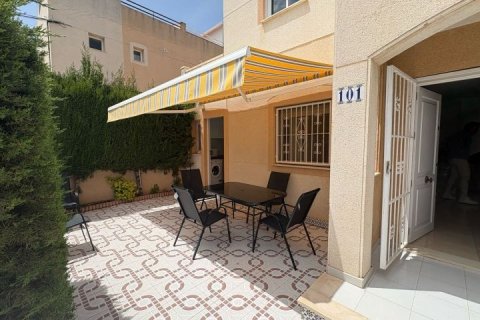Radhus till salu Torrevieja, Alicante, Spanien 3 sovrum, 85 kvm. Nr. 139970 - foto 15