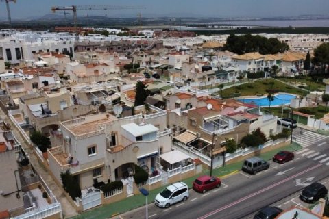 Radhus till salu Torrevieja, Alicante, Spanien 3 sovrum, 85 kvm. Nr. 139970 - foto 11