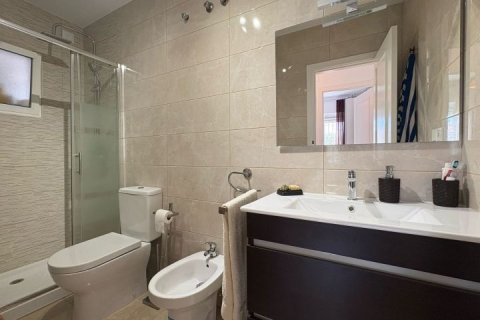 Radhus till salu Torrevieja, Alicante, Spanien 3 sovrum, 85 kvm. Nr. 139970 - foto 28